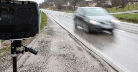 "KOGA ĆEŠ TI SLIKATI": Vozač bacio policijski radar preko zaštitne ograde