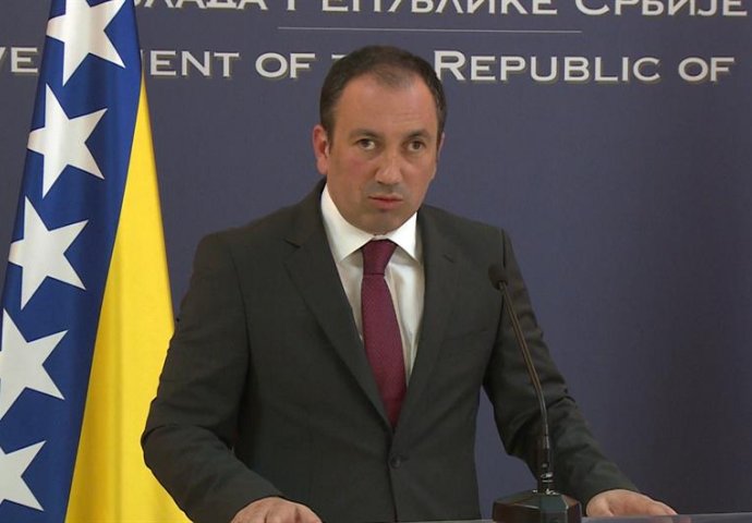 SNSD: Crnadak nije otišao u Davos jer mu je povrijeđena sujeta, nastavio je da se bruka