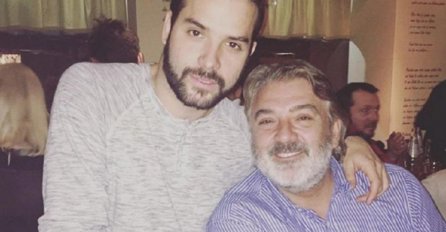  MNOGI NE ZNAJU KO JE ŽENA KOJA GA JE RODILA: Filip Živojinović pozirao sa MAJKOM, a svi komentarišu NJEN IZGLED 