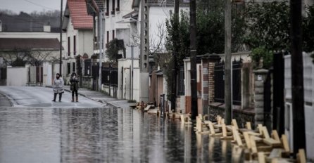 Pariz se priprema na poplave dok raste vodostaj Sene