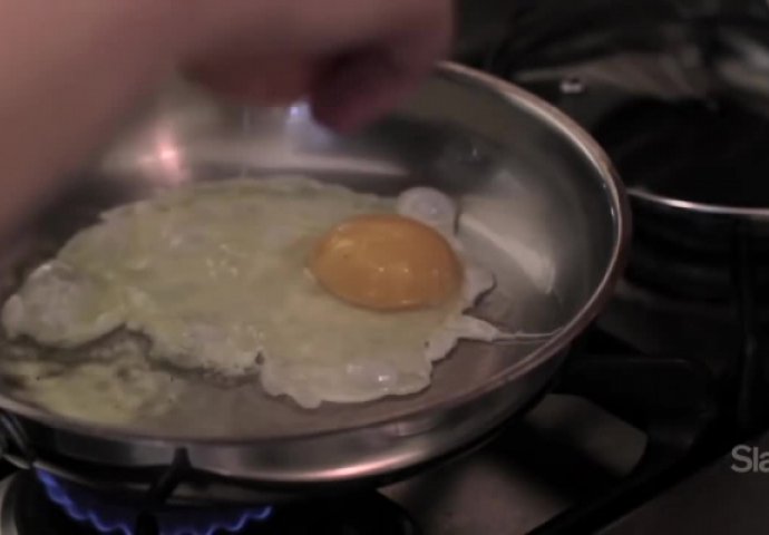 Cijelog života ste pogrešno pržili jaja: POGLEDAJTE KAKO SE TO ISPRAVNO RADI! (VIDEO)