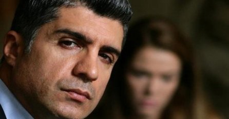 SLAVNI TURSKI GLUMAC 46. GODINI POSTAJE OTAC: Evo kako izgleda 20 GODINA MLAĐA zaručnica s kojim čeka dijete!