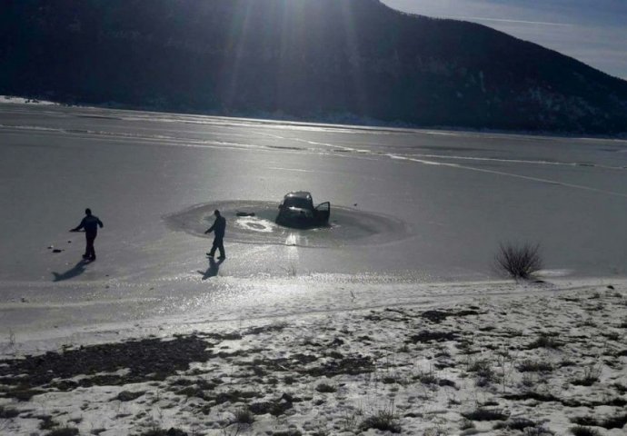 Automobilom sletio u zaleđeno Blidinjsko jezero