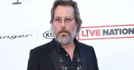 NI NAJVATRENIJE OBOŽAVATELJKE GA VIŠE NE PREPOZNAJU: A prije 18 godina su mnoge ludjele za njim (FOTO) 