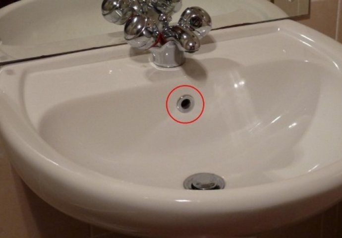 IMA DVIJE NAMJENE: Znate li čemu služi ova rupa na lavabou?