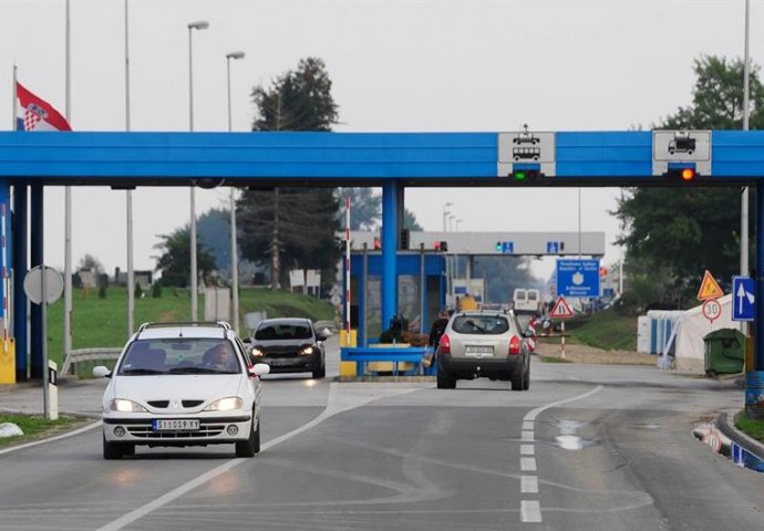STANJE NA PUTEVIMA: Zbog većeg odrona, na magistralnom putu M-18 Sarajevo-Foča saobraća se jednom trakom