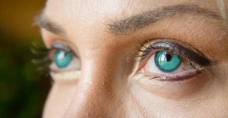 Da li vam ponekad očni kapak “ZATITRA”? Evo na šta vas upozorava ovaj simptom