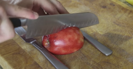 Postavio je jabuku između dva noža: Ono što je napravio OSTAVIT ĆE VAS BEZ RIJEČI! (VIDEO)