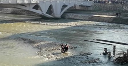 DRAMA U CENTRU SKOPLJA: Djevojka se zbog ljubavnih problema bacila u Vardar, nakon što je spašena pretukao je otac