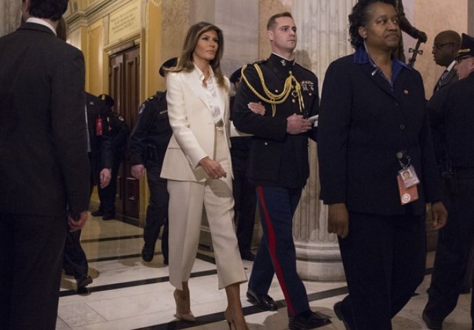 POTVRDILA DA NJIHOV BRAK NA ŠTIMA: Melanija je sinoć na Trumpovom govoru učinila nešto što je uzdrmalo Ameriku (FOTO)