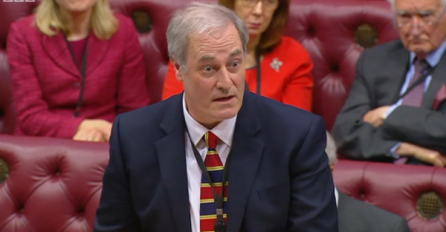 Britanski političar dao ostavku zato što je zakasnio u parlament (VIDEO)