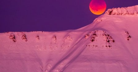 FOTOGRAFIJE KRVAVOG MJESECA PREPLAVILE DRUŠTVENE MREŽE: Ako sinoć niste pogledali u nebo, evo kakav ste SPEKTAKL propustili (FOTO)