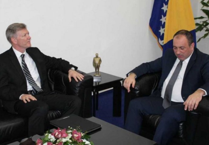 Ministar Crnadak primio šefa Misije OSCE-a u BiH Bertona