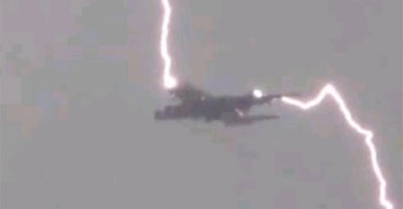 Grom udario u avion iznad Podgorice: Let preusmjeren za Sofiju