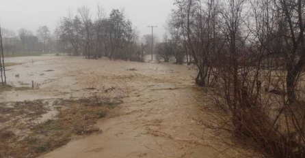STANOVNIŠTVU PRIJETI EVAKUACIJA: U mjestu kod Visokog obilne padavine DONIJELE NEVOLJE!
