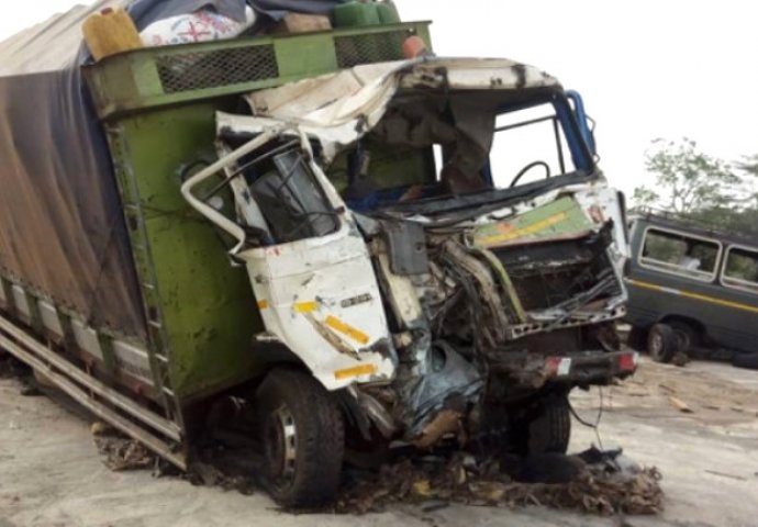 U sudaru kamiona i autobusa u Gani poginulo 14 osoba