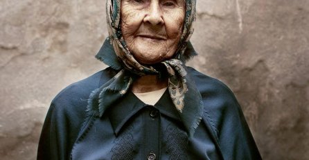 "Jedan mladić se oženio. Imao je staru majku. Jedan dan, njegova supruga je napustila jelo i otišla u svoju sobu."