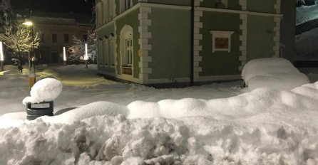 GRAĐANI CAZINA NEZADOVOLJNI: Dok Gradonačelnik u Sarajevu slavi godišnjicu stranke, grad i građani blokirani