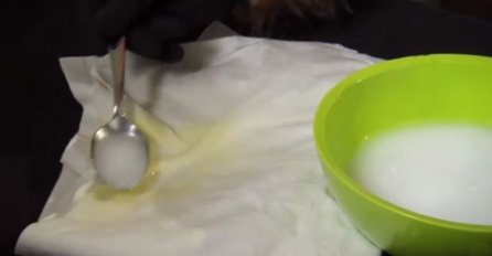 Nikad se ne bi sjetili: Sve fleke sa odjeće skida 1 sredstvo koje svi imamo u kući