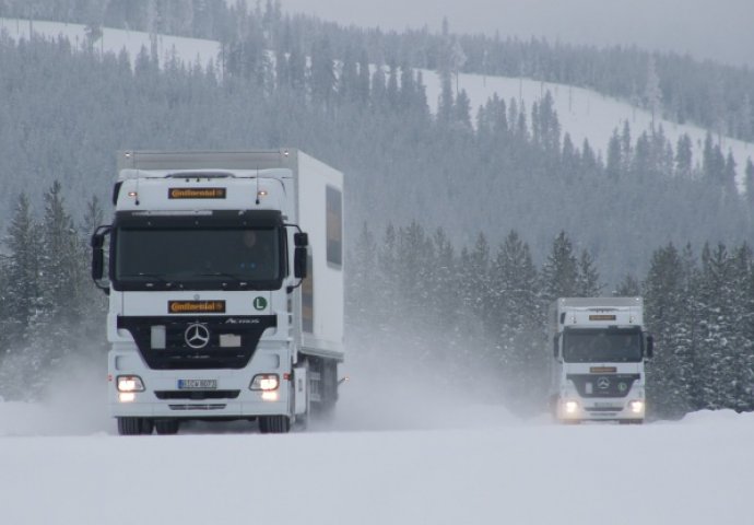 Vozio kamion sa skoro dvije tone snijega na krovu od Švedske do Švicarske