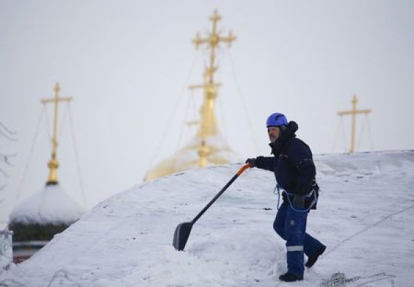 2018-02-05t151742z-1-lynxmpee1417g-rtroptp-2-russia-weather-moscow-snowfall-jpg