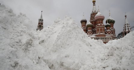 VELIKO NEVRIJEME: U Moskvi uklonjeno 800.000 kubnih metara snijega