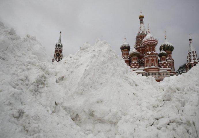 VELIKO NEVRIJEME: U Moskvi uklonjeno 800.000 kubnih metara snijega