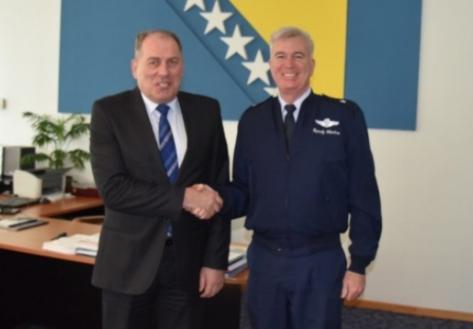 Sastanak ministra Mektića i komandanta NATO štaba Roberta Hustona