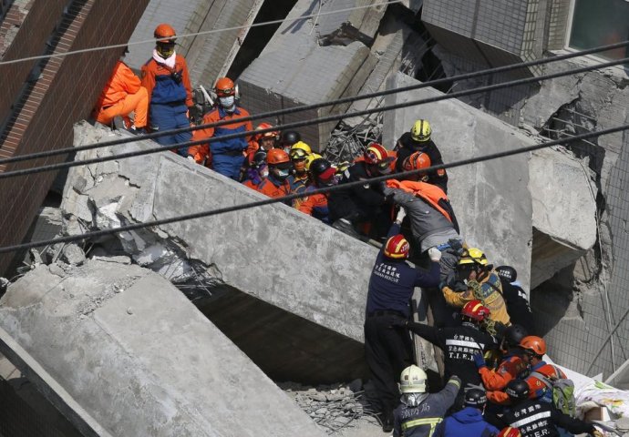 Jak potres pogodio Tajvan: Urušio se hotel, potraga za zatrpanim pod ruševinama (FOTO)