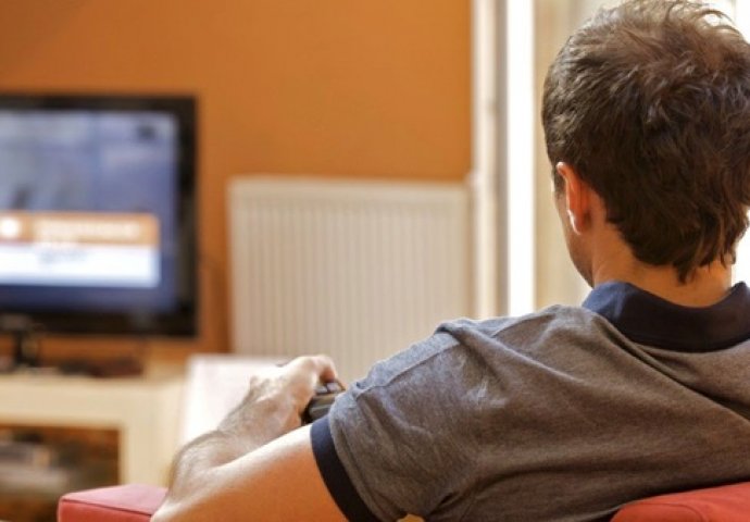 Ako satima sjedite pred TV-om, prijeti vam razvoj OVIH bolesti