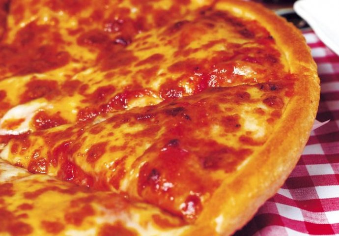 OTKRIVENA ČUVENA TAJNA PIZZA MAJSTORA: Evo kako da vam pizza uvijek bude fenomenalna (VIDEO)
