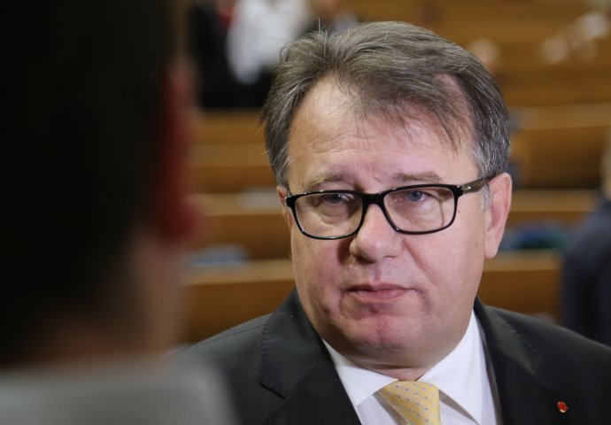 SDA: Nermin Nikšić mora podnijeti ostavku, njegovi ljudi su radili za Grujičića