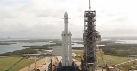Elon Mask tvrdi da bi njegova raketa mogla ići i do Plutona