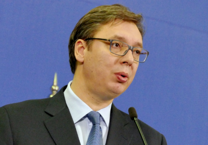Vučić poslije susreta s Hahnom "Došlo je vrijeme da platimo greške iz prošlosti"