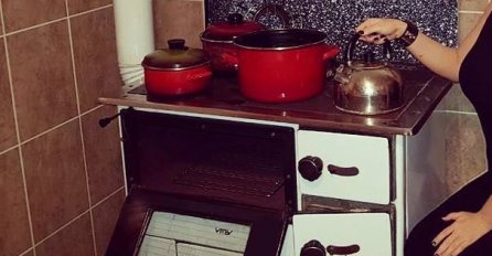 DOK SE NJENE KOLEGICE HVALE LUKSUZOM I OGROMNIM KUĆAMA:  Ova pjevačica kuha ručak na smederevcu! (FOTO)