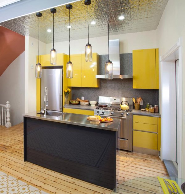 11-brings-yellow-and-metallic-surfaces-small-kitchen-design-homebnc