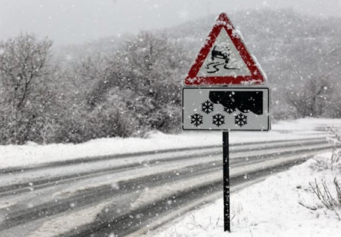 Snijeg pada na sjeverozapadu Hrvatske, ne krećite na put bez zimske opreme