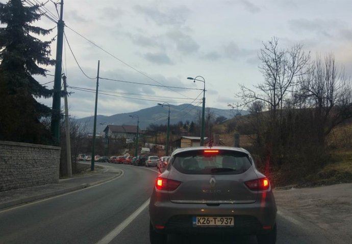 Zbog nesreće kilometarske kolone kod Sarajeva
