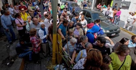 Na hiljade očajnih ljudi bježi iz Venezuele (FOTO)