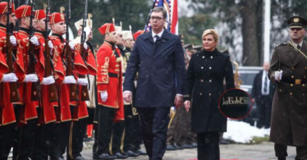  Kolinda dočekala Vučića sa zanimljivom porukom na rukavu kaputa: ŠTA JE PREDSJEDNICA TIME HTJELA REĆI?