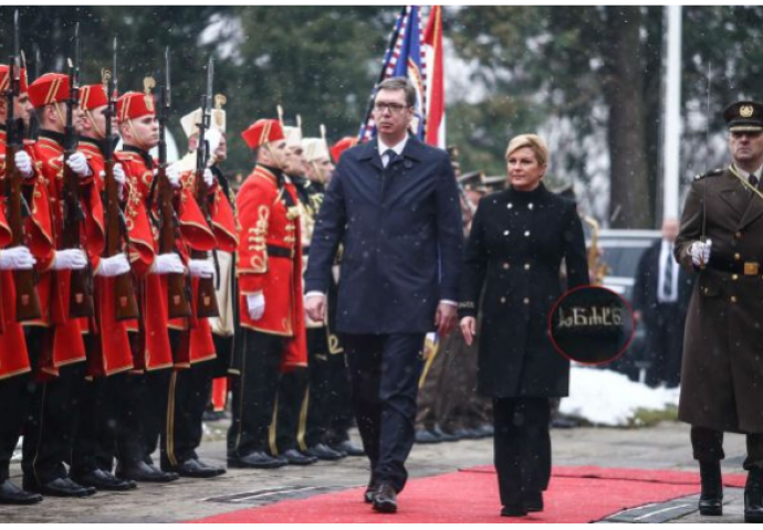  Kolinda dočekala Vučića sa zanimljivom porukom na rukavu kaputa: ŠTA JE PREDSJEDNICA TIME HTJELA REĆI?