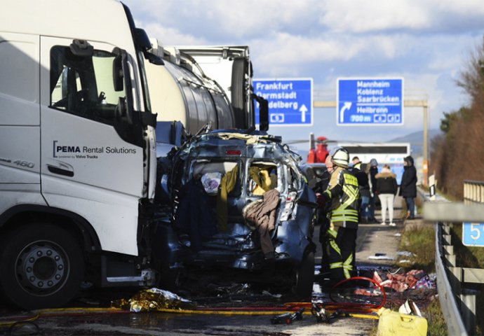 Nesreća na autoputu u Njemačkoj, nekoliko žrtava