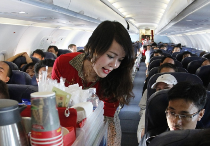 Zašto stjuardese tokom ljeta putnicima nude bombone? Nikada ne biste pretpostavili razlog