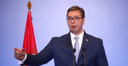 Vučić se žalio srpskim novinarima na posjet Hrvatskoj: Baš njih briga što su meni spalili kuću