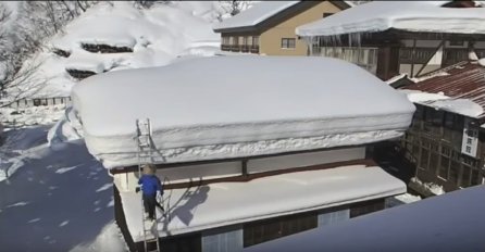 Pogledajte kako Japanci čiste veliki snijeg sa svojih krovova. Metoda ovog Japanca će vas dobro nasmijati (VIDEO) 