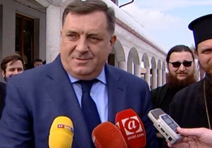 Dodik uzeo mikrofon novinaru: 'Hrvati su napravili veća zlodjela Srbima, oni se trebaju ispričati'