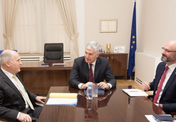 Inzko pozvao stranke da iskoriste angažman predstavnika EU i SAD-a
