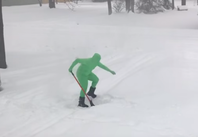 Otac je pitao sina (14) da očisti prilaz od snijega, a dobio je nešto neočekivano (VIDEO)