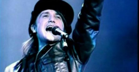 LOŠA IZ PLAVOG ORKESTRA NE SKIDA KAPU U JAVNOSTI: Jednom je to u radio i svi su gledali U NEVJERICI (FOTO)