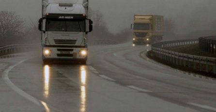 STANJE NA PUTEVIMA: Saobraćaj se odvija po mokrom ili vlažnom kolovozu 